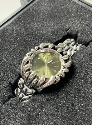 Uhr Alabaster Industries Silber Taube in Olive Ostarabische Ziffern