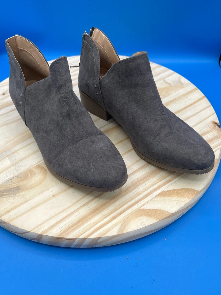 Botín Kenneth Cole Reaction Shifa Skip para mujer talla 8,5 gris gamuza lateral tobillo Foto 3 de 4