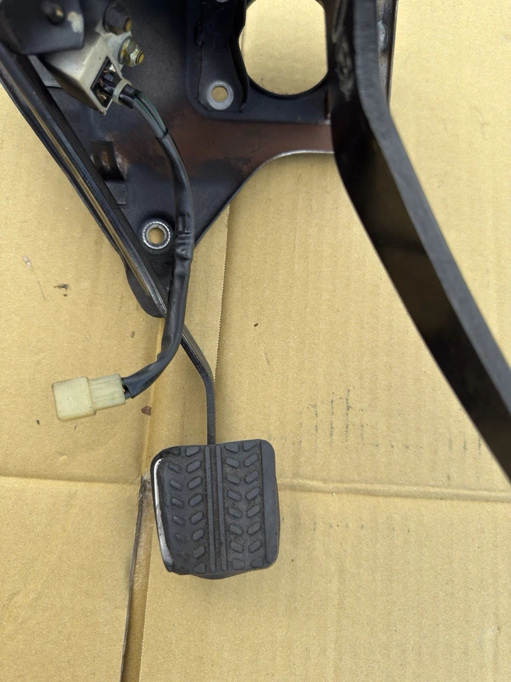 Mazda B2000 B2200 B2600 1986-1993 transmisión manual embrague y pedales de freno Foto 3 de 4