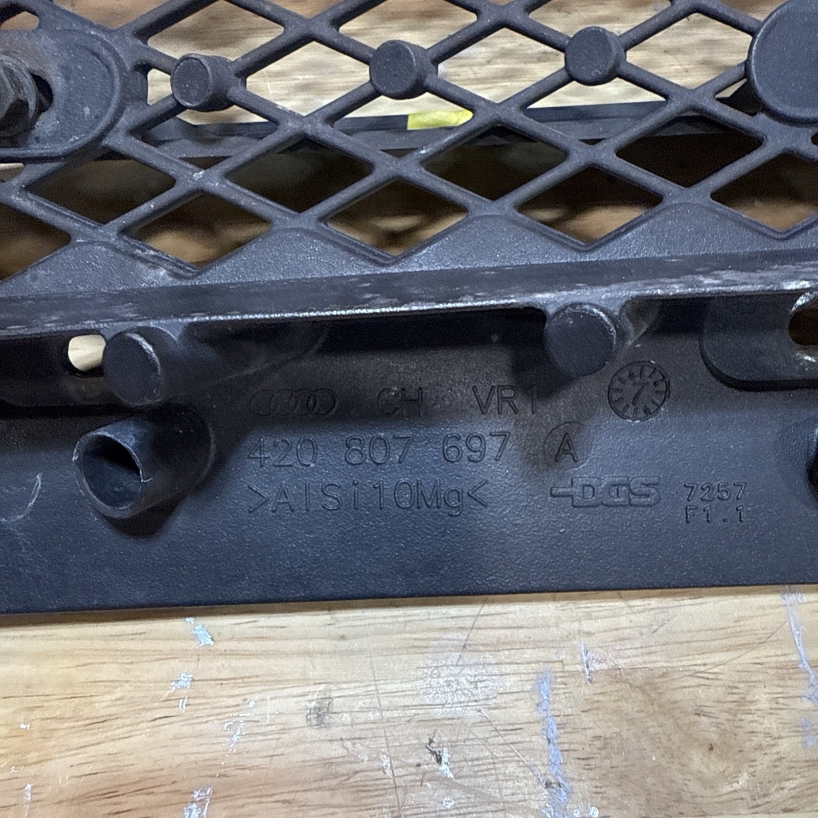 Audi R8 Left Rear Air Grille Grill  V8 V10  420 807 697 A  420807697A