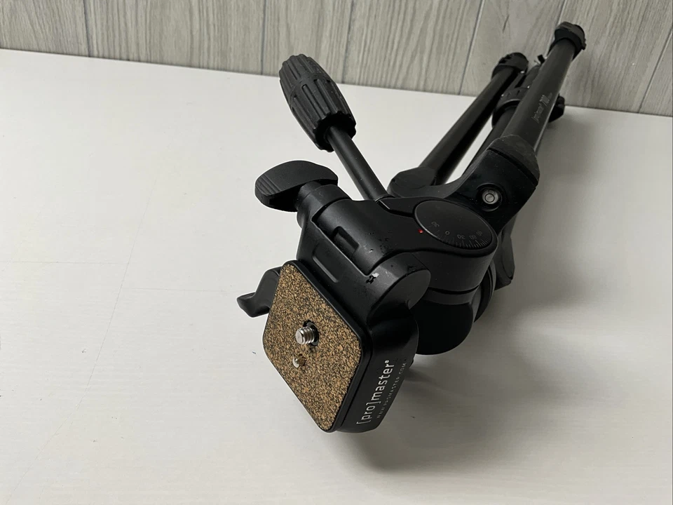 Promaster 7100 #2503 Tripod w/Pan Head - LIGHT WEAR - Image 3 of 4