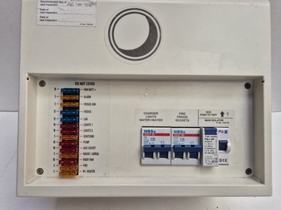 lunar, Stromverteiler und Batterieladegerät