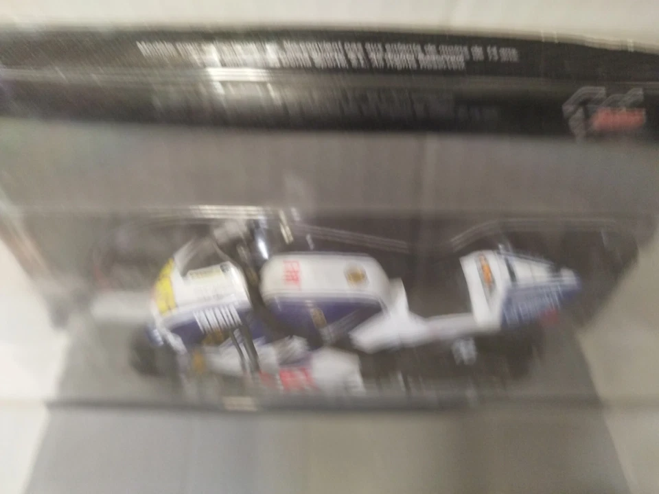 Yamaha YZR-M1 Valentino Rossi 2010 Qatar GP 1:18 Moto GP  - Imagen 4 de 4