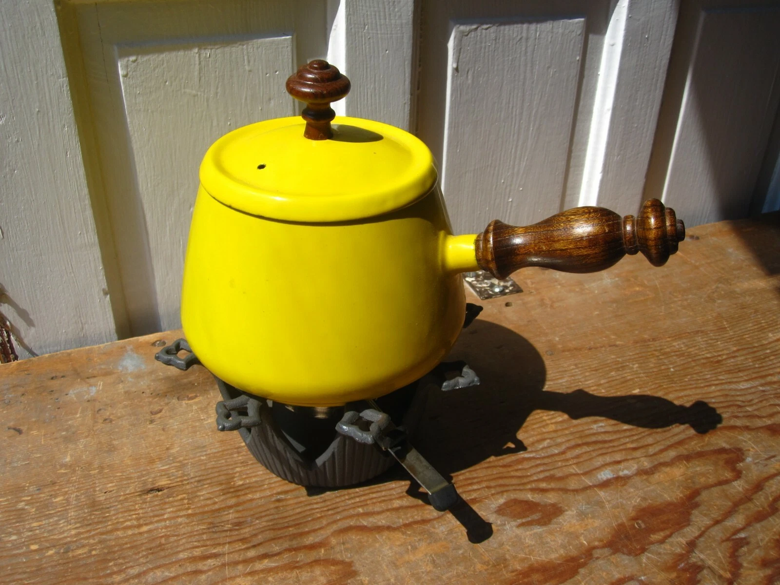 Styson Cast Iron Fondue Holder with Fondue Pot