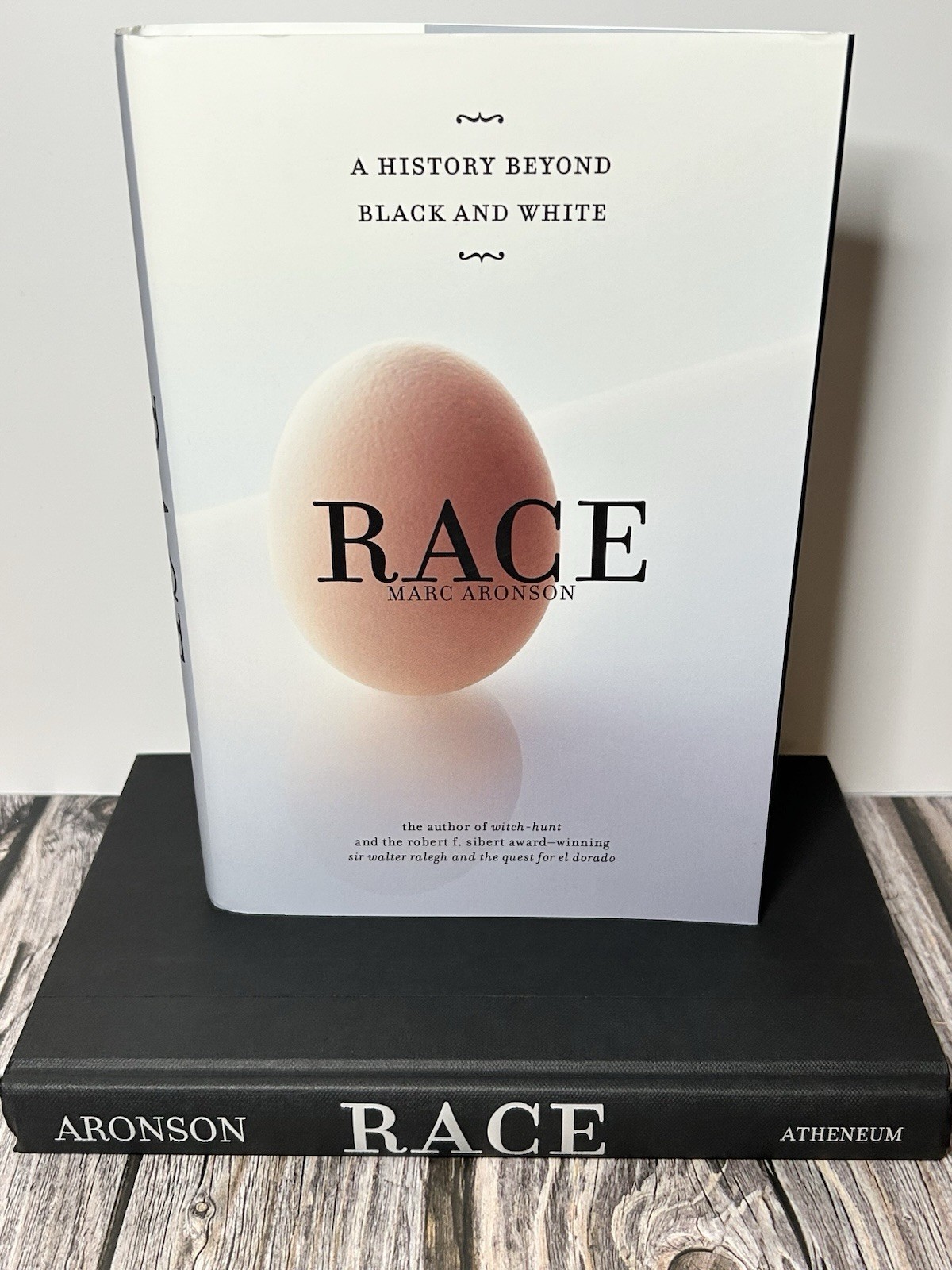 RACE A HISTORY OF BLACK & WHITE / MARC ARONSON / SIGNED 1ST EDITION 1ST PRINT HC