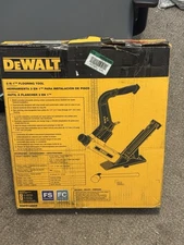 Dewalt 2-in-1 Pneumatic 15.5-Gauge and 16-Gauge Flooring Tool DWFP12569