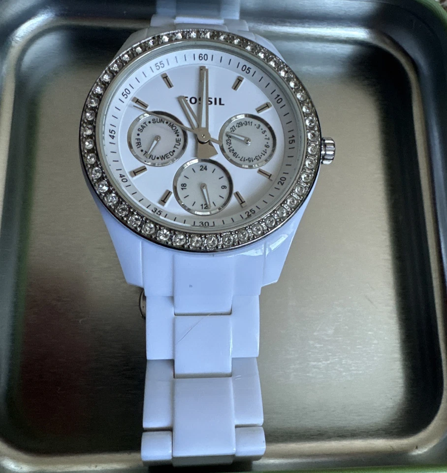 Fossil Quartz Watch Round White Dial With Diamantés & White Ceramic Band in Tin - image 4 of 4