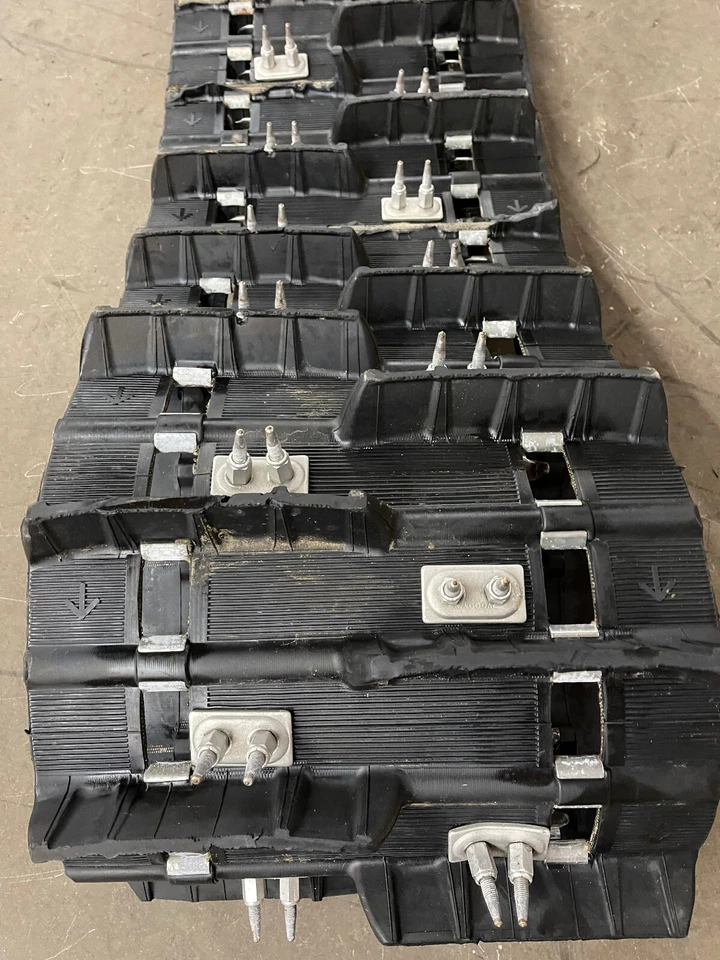 Camoplast sno cross 600rs Back Cntry Track 15" X 128"  1.75" 15x128 1.7R CHRIZ - Image 2 of 4