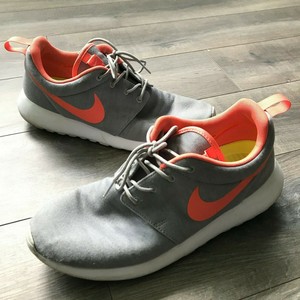 nike roshe run id
