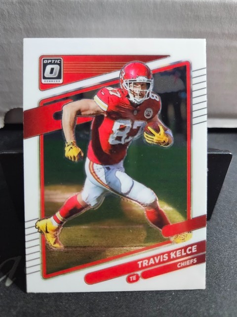 2021 Donruss Optic Football Base #33 Travis Kelce - Kansas City Chiefs