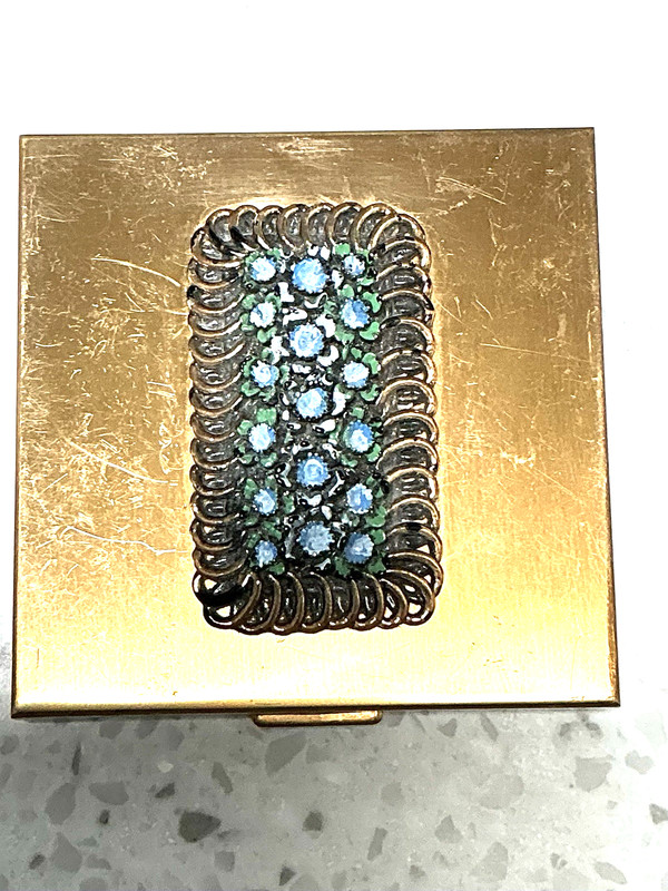 Vtg 1950s Pilcher Gold Tone Powder Compact w Raised Blue Flowers & Green Leaves