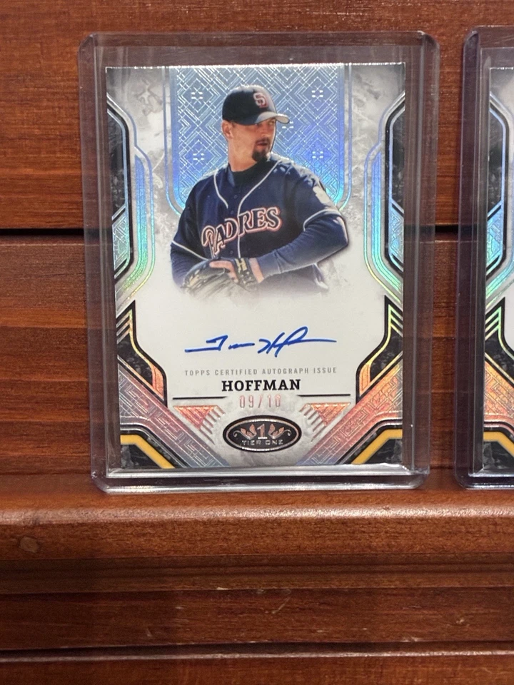 Tarjeta automática Trevor Hoffman 2025 Topps Tier One Prime Performers 9/10 y tarjeta 10/10 Foto 2 de 4