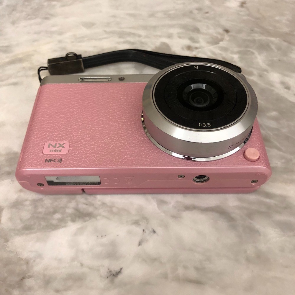 Samsung NX Mini 20.5MP Digital Camera w/ NX-M 9mm lens Tiltable