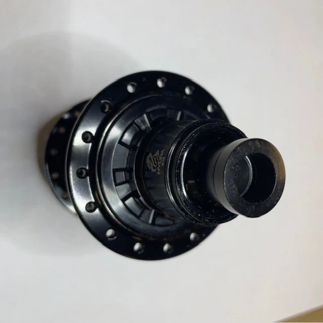 Buje trasero Industry Nine Hydra 12x148 mm XD 6 pernos 32 orificios negro Foto 4 de 4