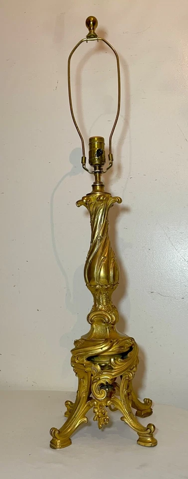 large antique ornate solid dore bronze French Rococo electric table lamp light - Image 3 of 4