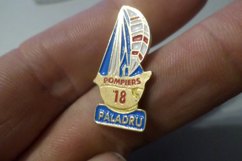 Pin S broche Badge voilier voile bateau sapeur pompier PALADRU