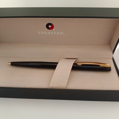 Sheaffer SAGARIS 9471 Hochglanz Schwarz Kugelschreiber mit goldfarbenem Rand