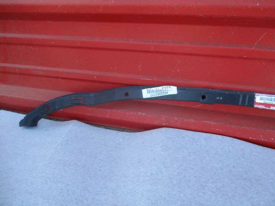 Parachoques trasero Honda OEM 1994-1995 Accord - Soporte superior OEM Foto 3 de 4