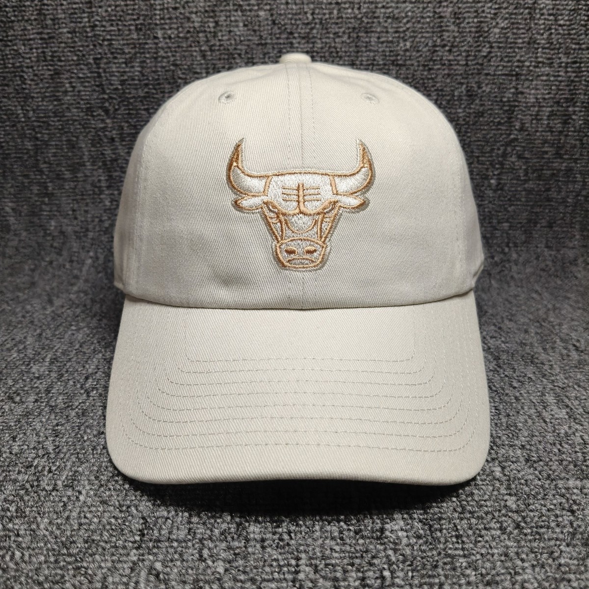 Mitchell & Ness Chicago Bulls NBA Beige Strapback Cap