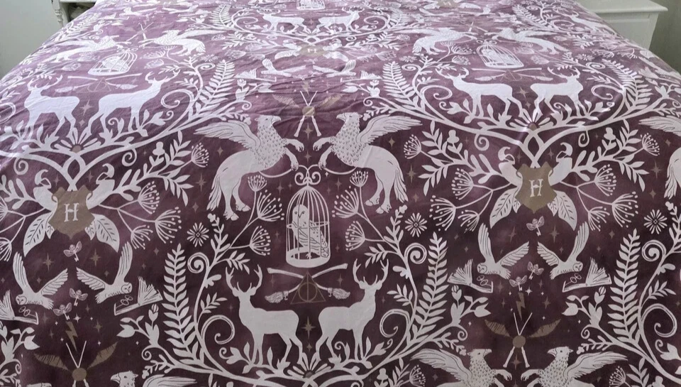 Pottery Barn Teen Harry Potter Magical Patronus Damask King Duvet Cover Burgundy - Image 3 of 4