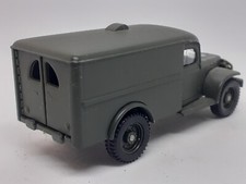 Véhicules militaires miniatures en édition limitée 1:43