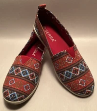 Serra Womens size 8 Red Multicolor Design Cushion Slip On Comfort Casual Flats