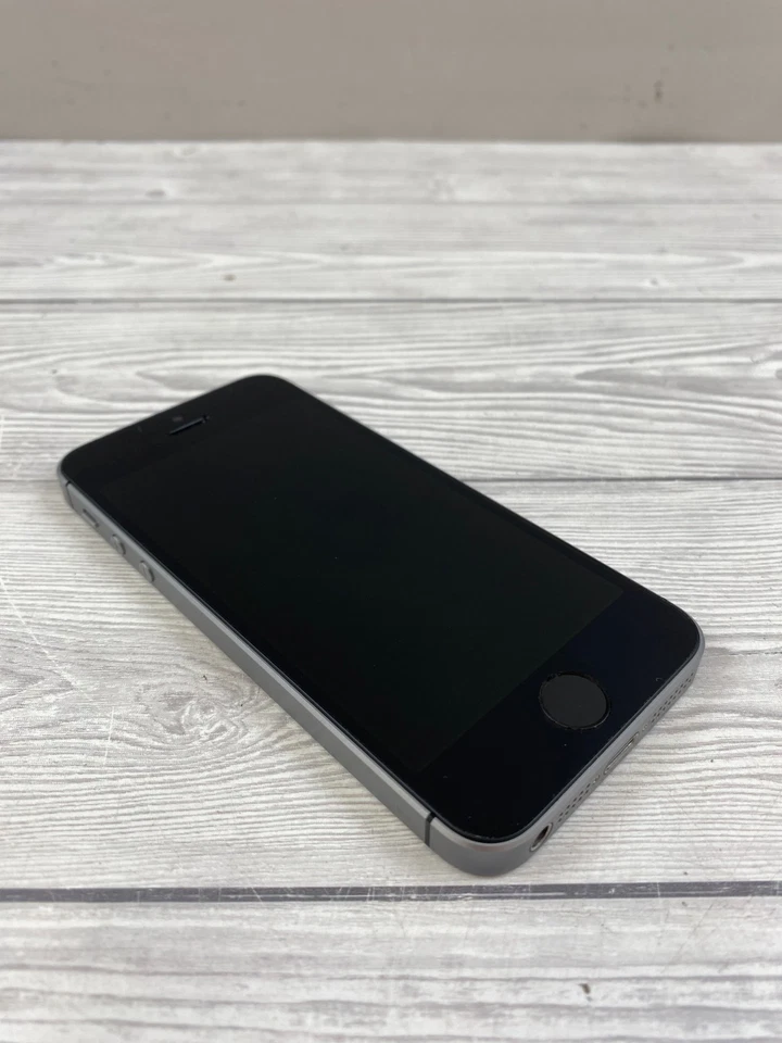 Apple iPhone SE (2016) · 16GB, photo 1 of 5