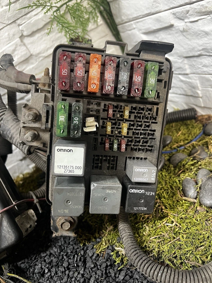 1997-2092 Chevrolet K2500/3500 Diesel Fuse Box - Image 3 of 4