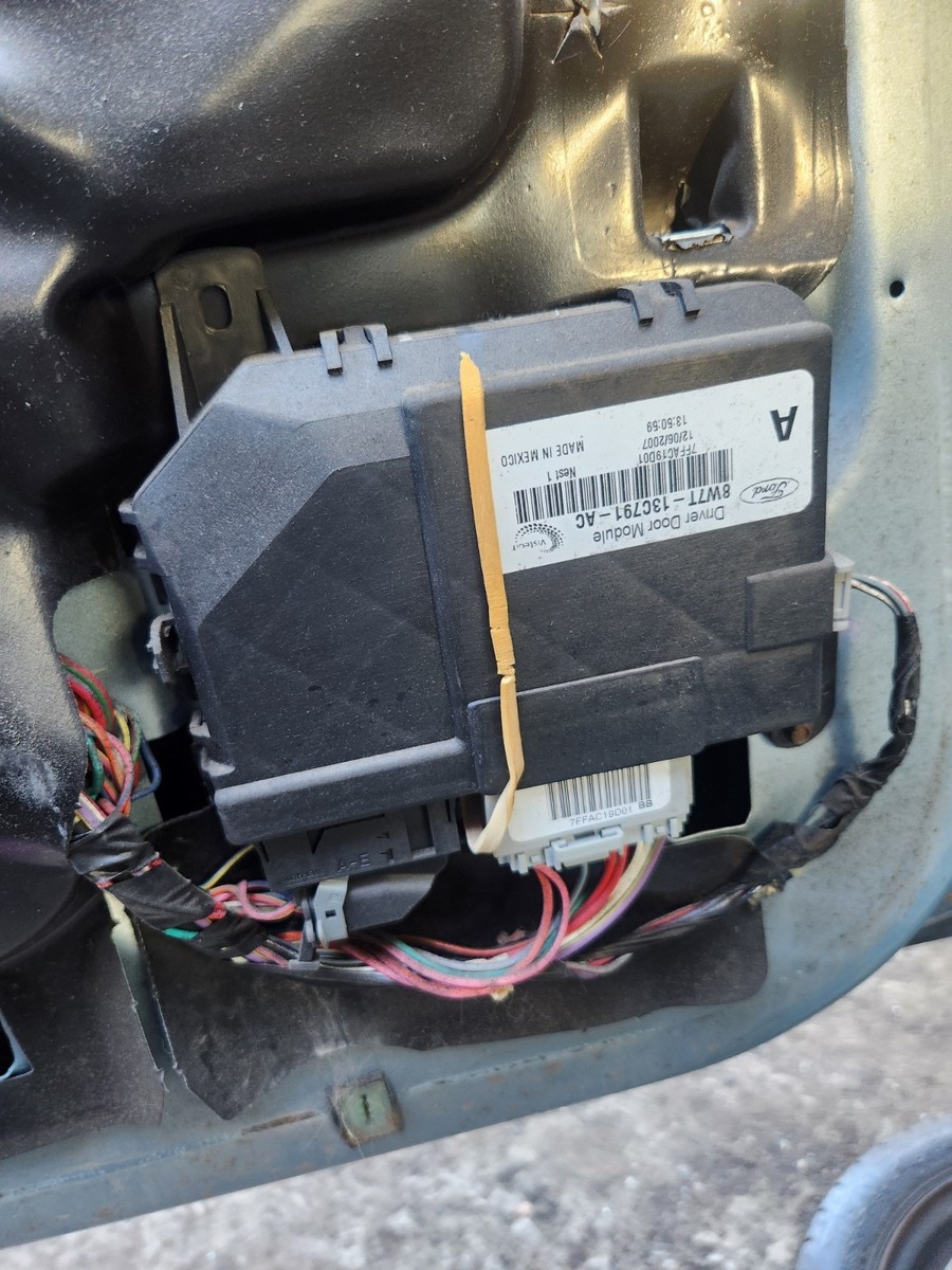 2009-2011 Mercury Grand Marquis Lincoln Town Car Driver Door