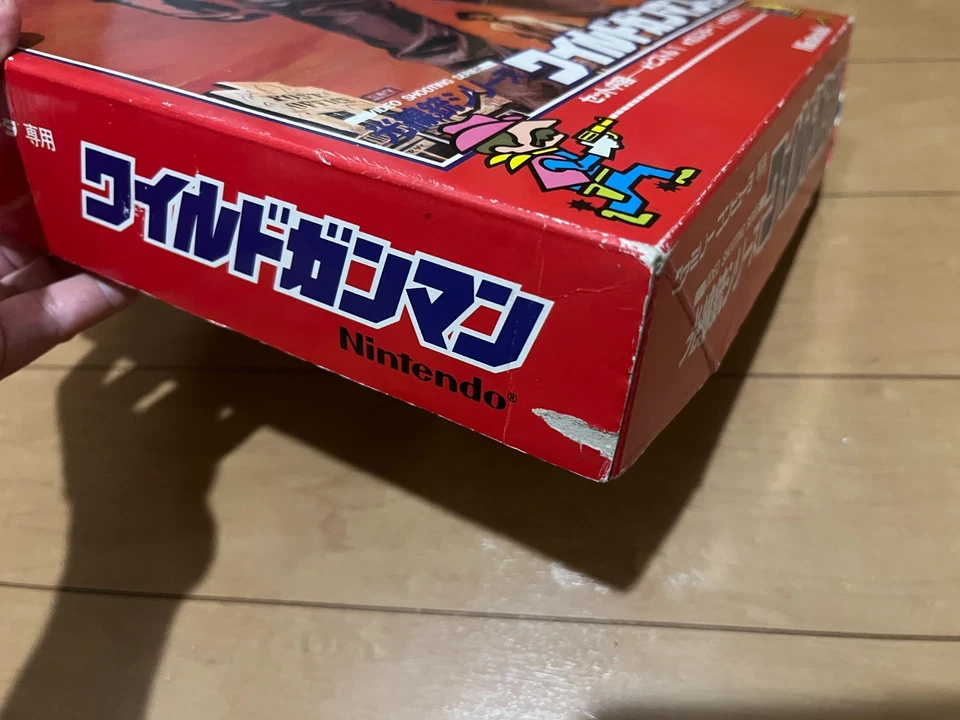 Nintendo Famicom WILD GUNMAN Controller with BOX & Manual ＆ 1 Game & Holster - Image 4 of 4