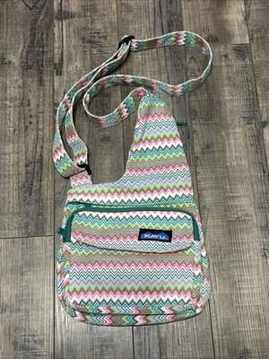 KAVU Crossbody Bag Purse Zig Zag Chevron Adjustable Strap Multiple Pockets ￼