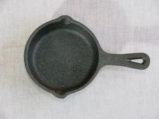 NEW Valor Pre-Seasoned Cast Iron Round Mini Skillet, 3-1/2" r
