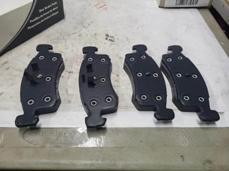 Новые передние тормозные колодки для 1984 Chrysler LeBaron # 65-220 / RRD220M - Изображение 2 из 3