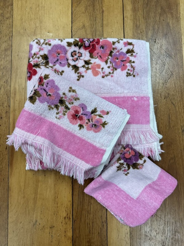 VTG Fashion Manor JC Penney  Towels Pink Floral Fringe Pansies Bath, Hand & Wash