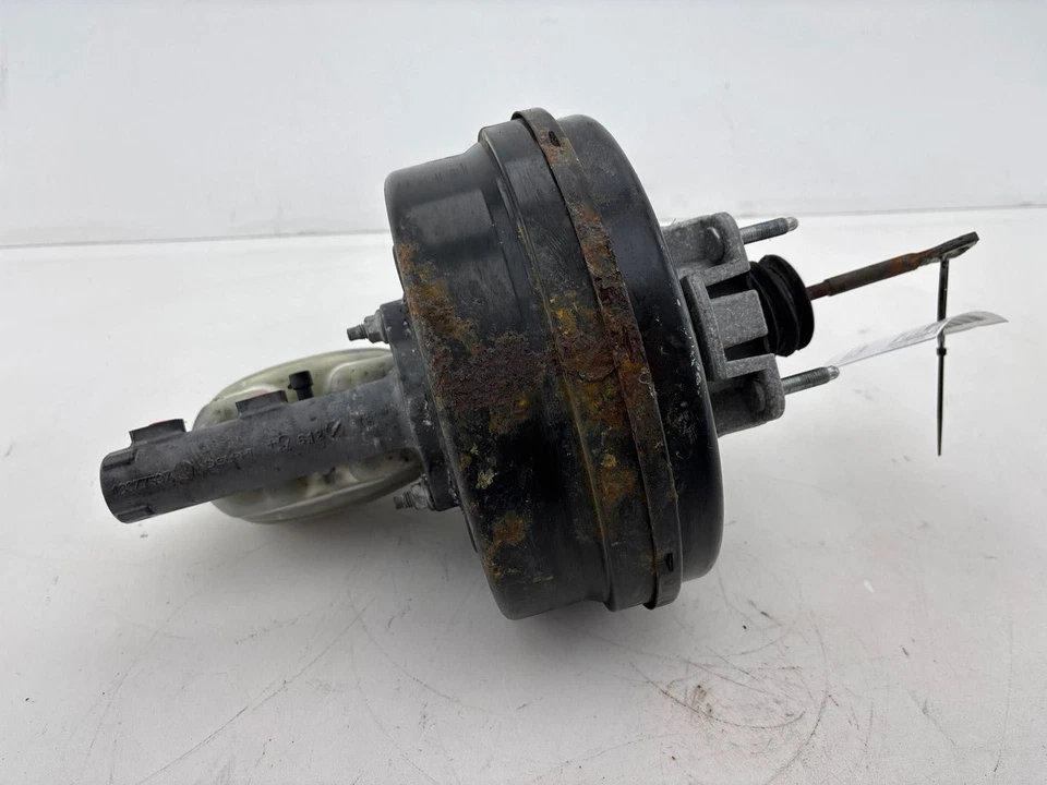 05-07 Chevrolet Silverado 1500 Brake Booster Master Cylinder W/ Reservoir OEM - Image 3 of 4