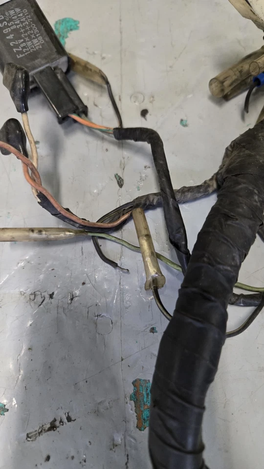 Arnés de cableado OEM SUZUKI GSXR750 1988-1990 36610-17C01 Foto 3 de 4