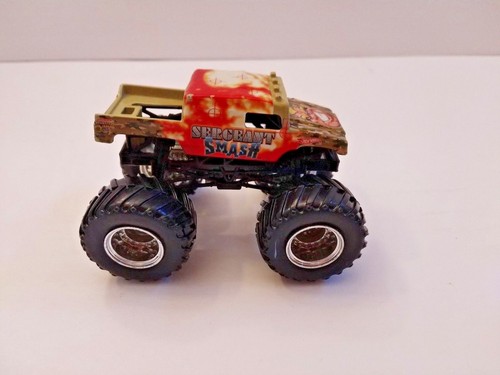 Hot Wheels Monster Jam Sergeant Smash 1:64 Diecast Truck Metal Base - Picture 4 of 7