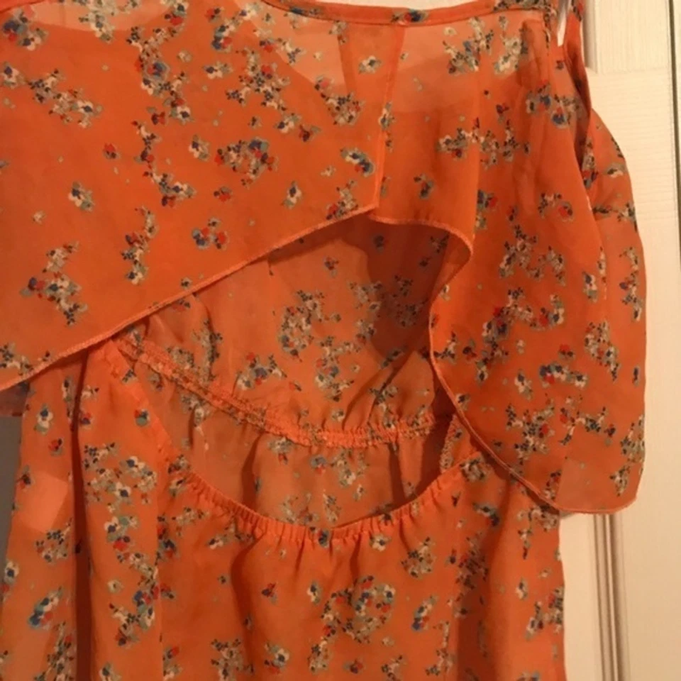 Blusa KIRRA Pequeña Naranja Floral En Niveles Camisola Correas de Espagueti En Capas Foto 3 de 4