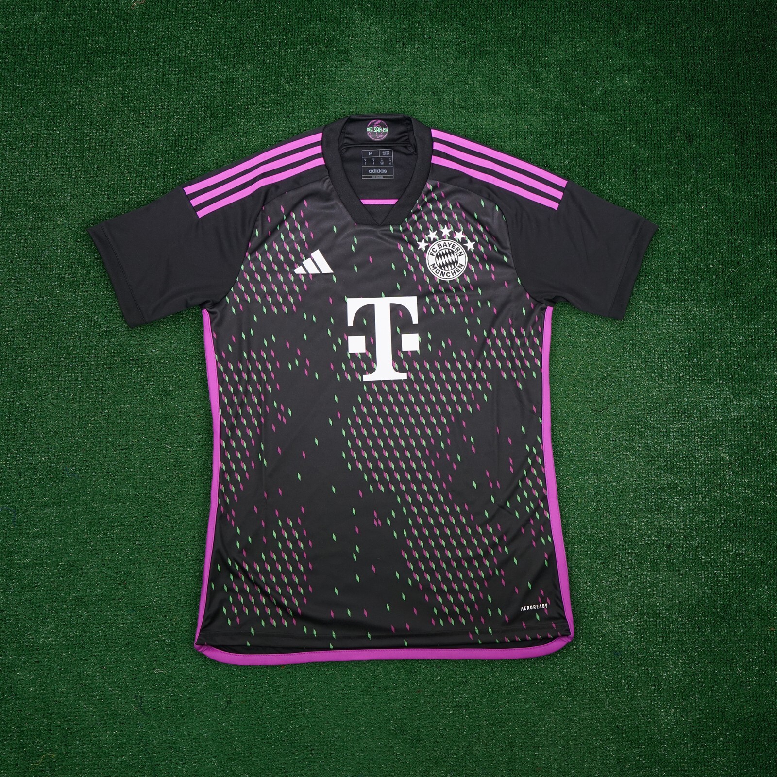 Футбольная Бавария Мюнхен Adidas 23/24 Aeroready Away Черная мужская майка HR3719