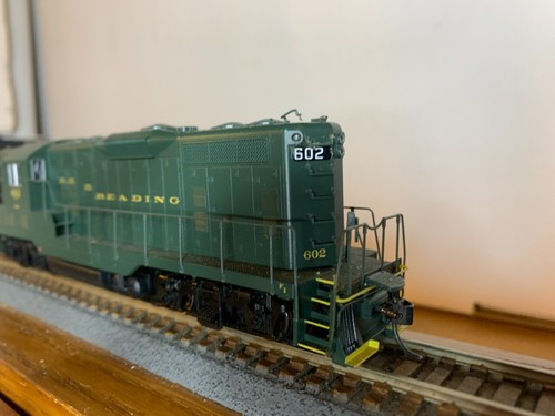 L.L./P2K #21595 Reading EMD GP-7 High Hood Diesellok #602 mit DCC H.O.1/87 | Zustand: Used