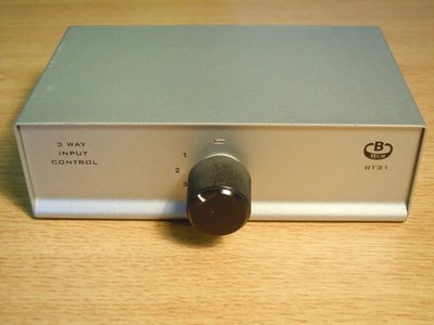 B-Tech 3-Wege Audioeingang BT31 RCA Gold Phono Stecker 3 Geräte auf 1 Verstärker