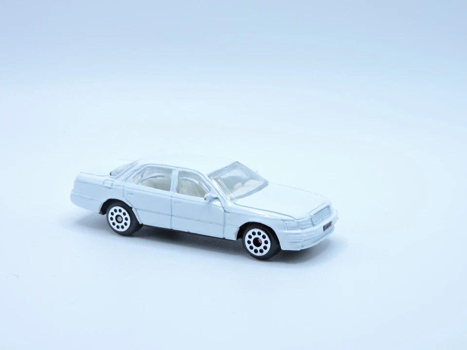 Zee/Zylmex D114 Toyota Celsior (Lexus LS 400) blanco sedán escala 1/64 suelto Foto 3 de 4