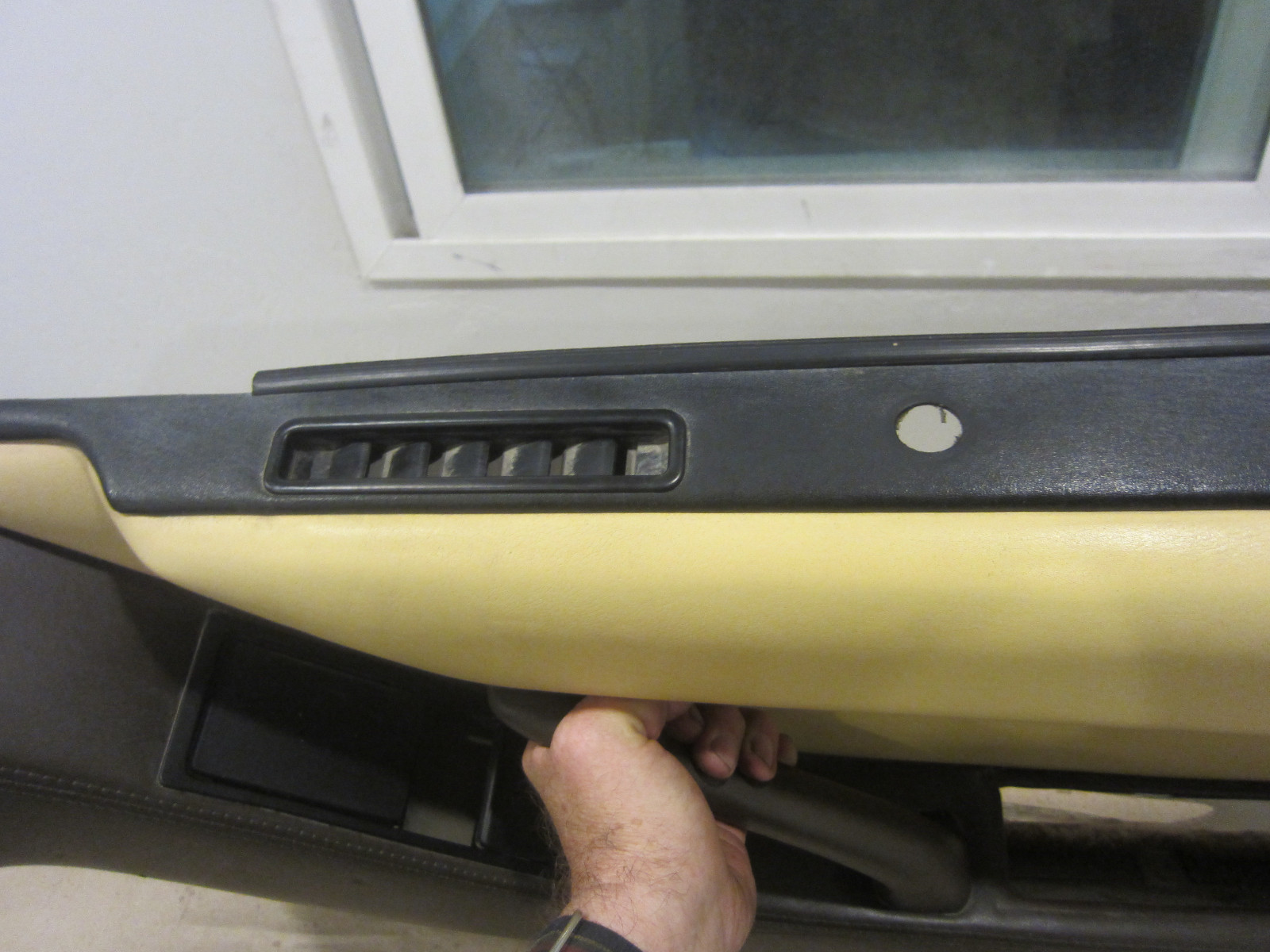 Ferrari Testarossa(85-90). RH Interior Door Panel. Beige & Brown  Part# 61502000