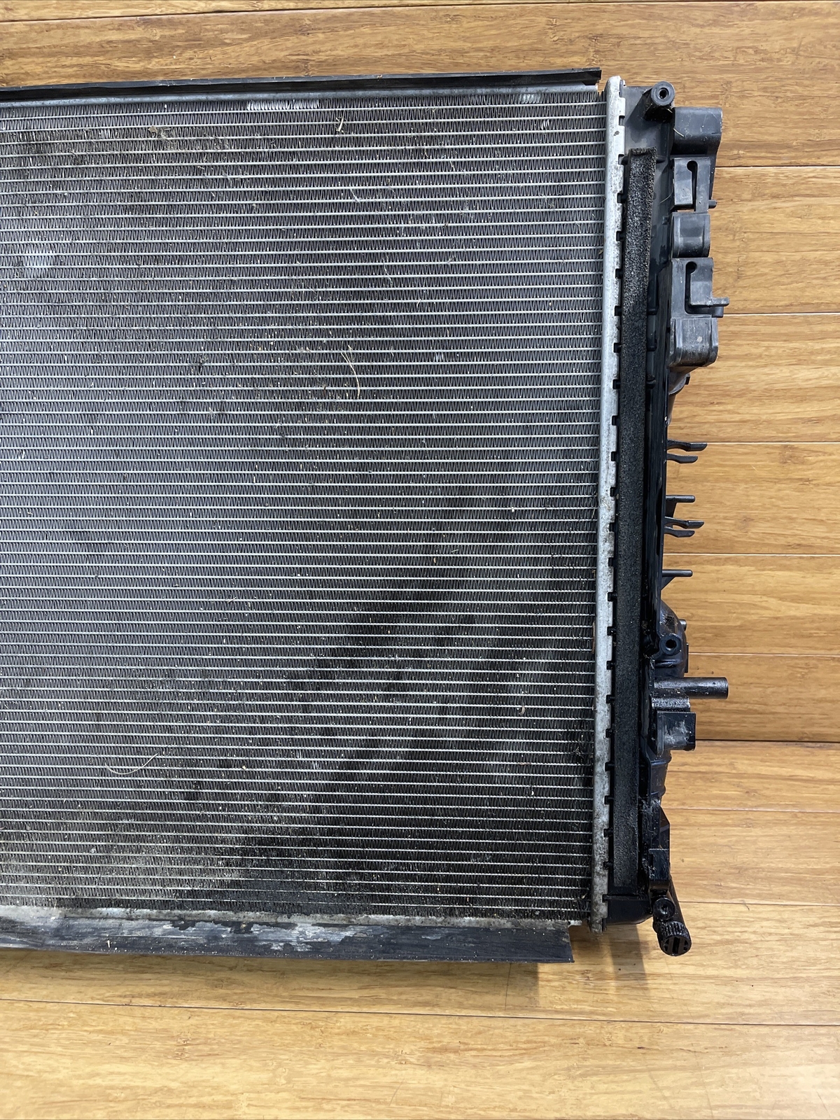 2017-2020 Maserati Levante Ghibli OEM Cooling Radiator 670038340