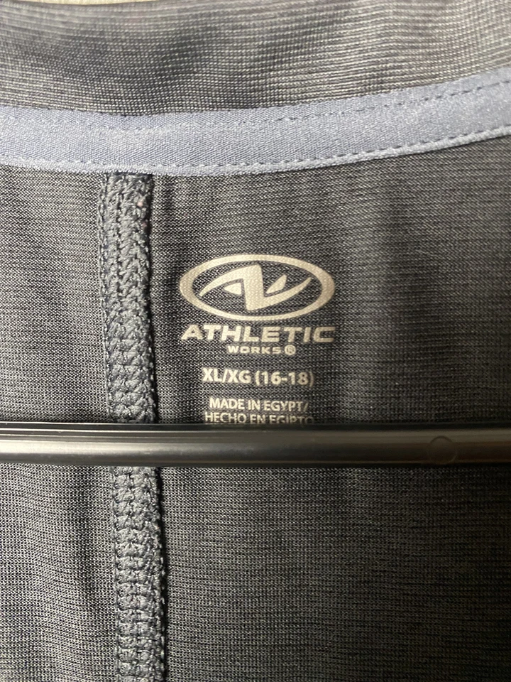 Camiseta atlética XL para mujer Athletic Works pequeña gris cuello en V manga corta Foto 2 de 4