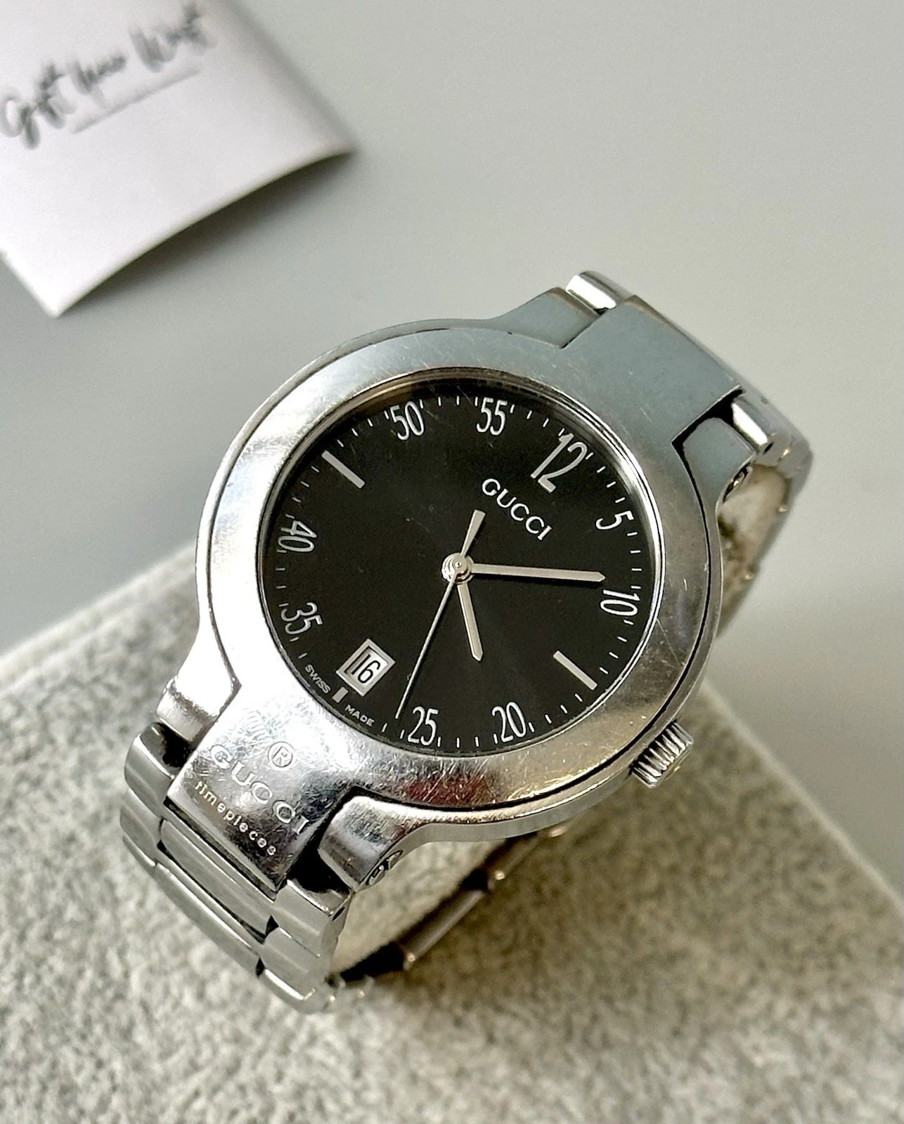 Montre de luxe unisexe Gucci 8900M acier inoxydable argenté cadran noir 35 mm SwissMade