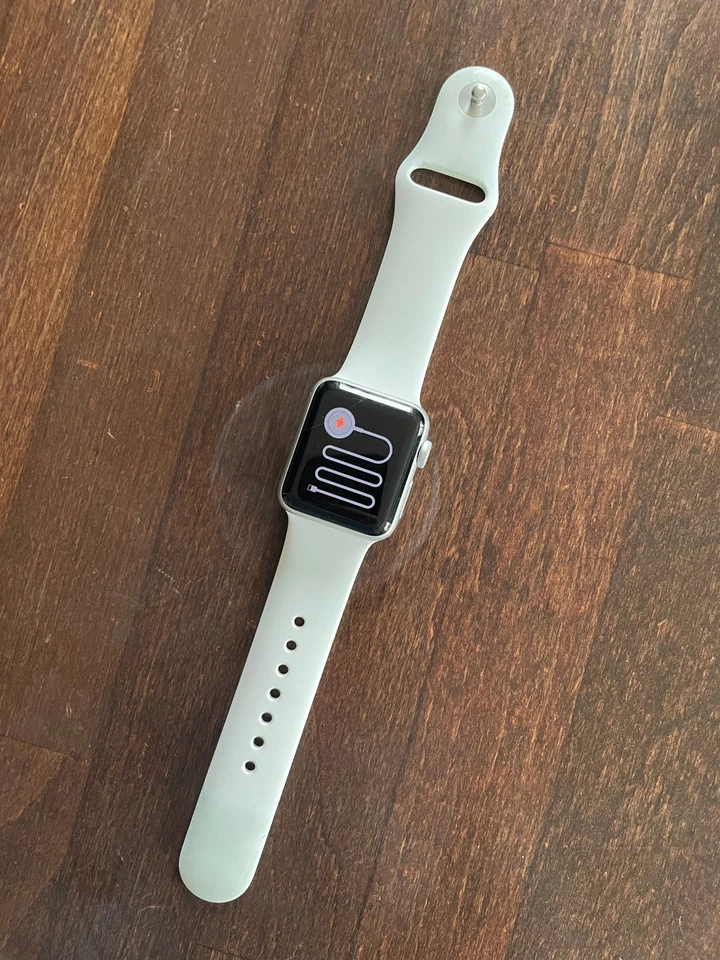 Apple Watch Series 2 GPS - 38mm Silber Aluminium Weiß - Sportarmband - Bild 2 von 4