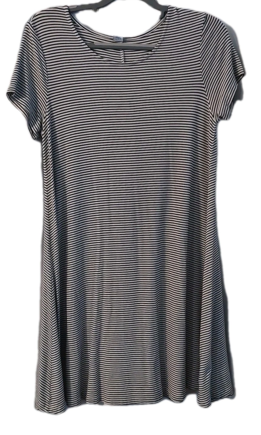 Old Navy Women's Swing Dress Size Medium Short Sleeve Knit Black White Stripe