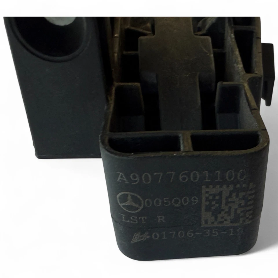 2020-2023 MERCEDES SPRINTER SLIDING DOOR HANDLE RIGHT SIDE W910 2020 A9077601100 - Image 4 of 4