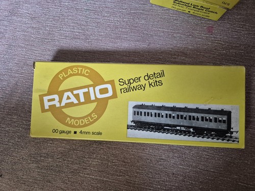 Ratio OO / HO 5711 Midland Niederdach Sub Drehgestell Reisebus alle 1. 7 com - Plastikbausatz | Zustand: New